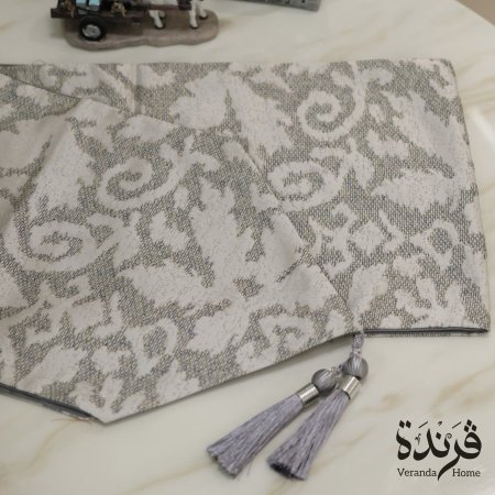 رنر طاولة اوف وايت مع نقشة رمادي فضي انيق بطول 210 سم