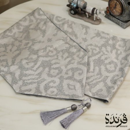 رنر طاولة سكري مع نقشة رمادي ناعمة بطول 210 سم