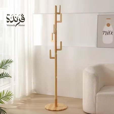علاقة ملابس خشب فاتح مع ذهبي